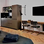 Lujza B Studio 41
